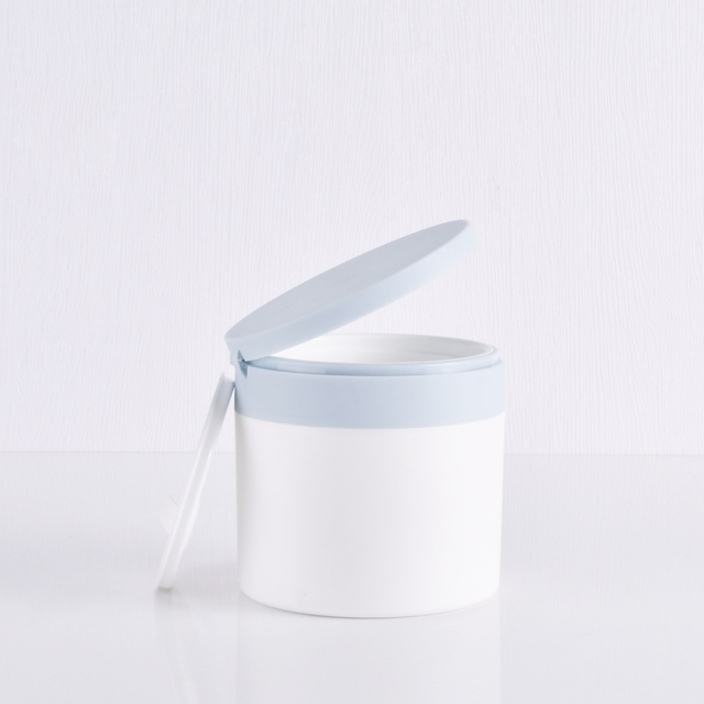 Pot de cr&egrave;me cosm&eacute;tique blanc en plastique PP avec cuill&egrave;re