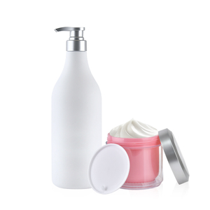 Witte lotionpomp plastic shampoo conditioner fles