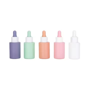 Tropfflasche aus Glas mit Pipette