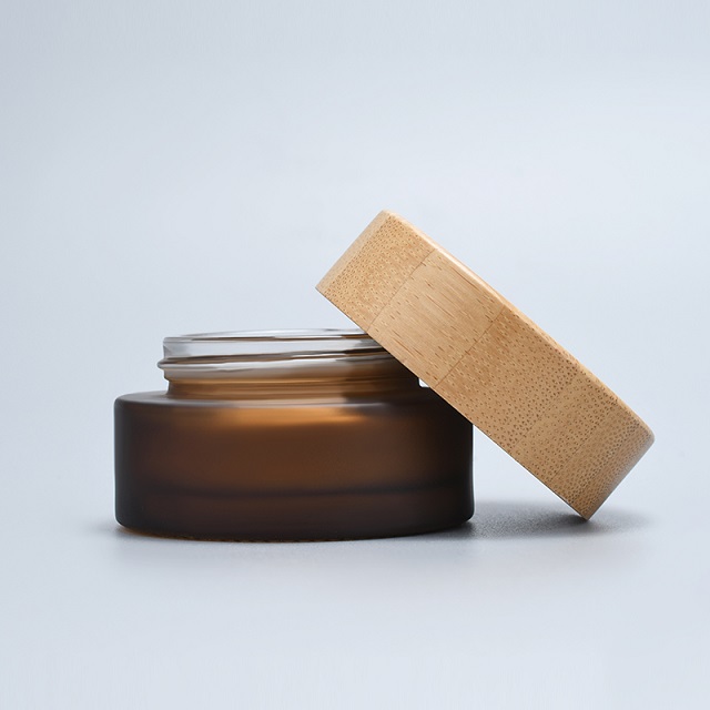 Hete verkoop cosmetische gezichtscr&egrave;me container 5 ml 15 ml 30 ml 50 ml 100 ml amber matglazen pot met bamboe houten deksel