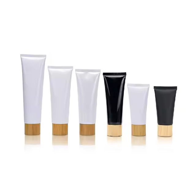 Tubo de pl&aacute;stico suave y exprimible con tapa de bamb&uacute; natural