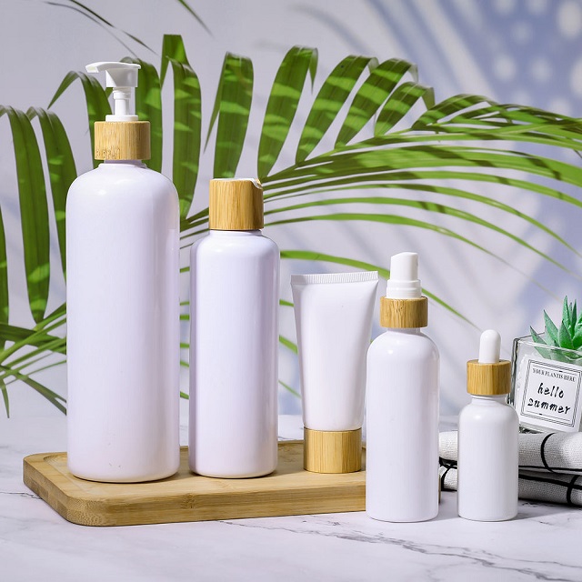 Auf Lager: 50 ml, 100 ml, 150 ml, leere kosmetische K&ouml;rperpflege, Parf&uuml;m, Toner, Lotion, Verpackung, Kunststoff-Nebelspray-Pumpflasche mit Bambuskappe