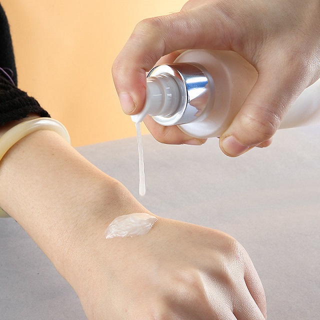 El hombro plano cosm&eacute;tico 30ml 50ml 100ml esmeril&oacute; la botella de cristal clara para el aceite del reflejo del resplandor del cuerpo de la cara