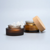 Hete verkoop cosmetische gezichtscr&egrave;me container 5 ml 15 ml 30 ml 50 ml 100 ml amber matglazen pot met bamboe houten deksel