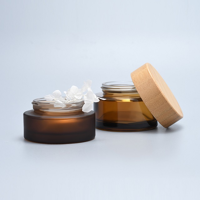 Hete verkoop cosmetische gezichtscr&egrave;me container 5 ml 15 ml 30 ml 50 ml 100 ml amber matglazen pot met bamboe houten deksel
