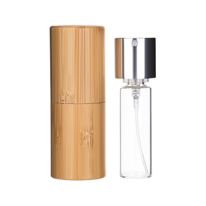 Pompa püskürtücü ile bambu parfüm şişesi