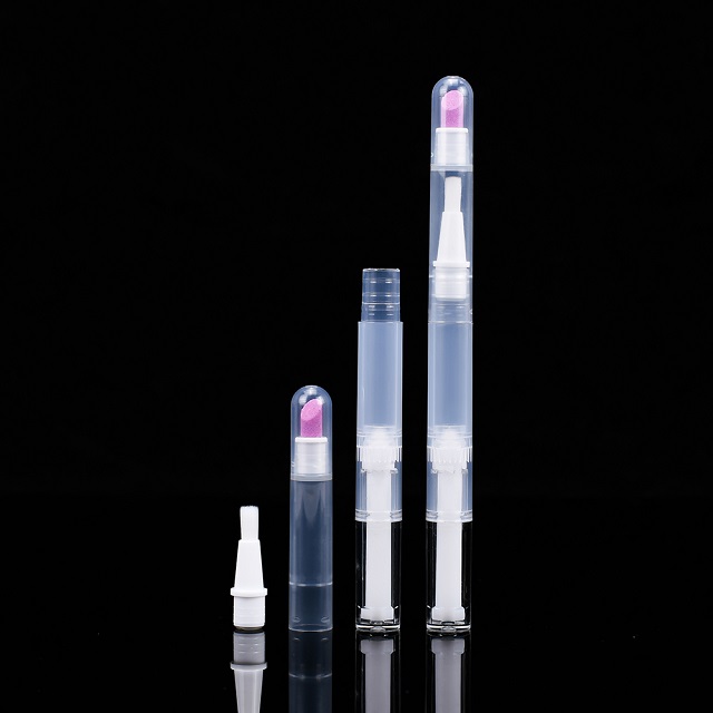 R&eacute;cipient vide de tube de brillant &agrave; l&egrave;vres