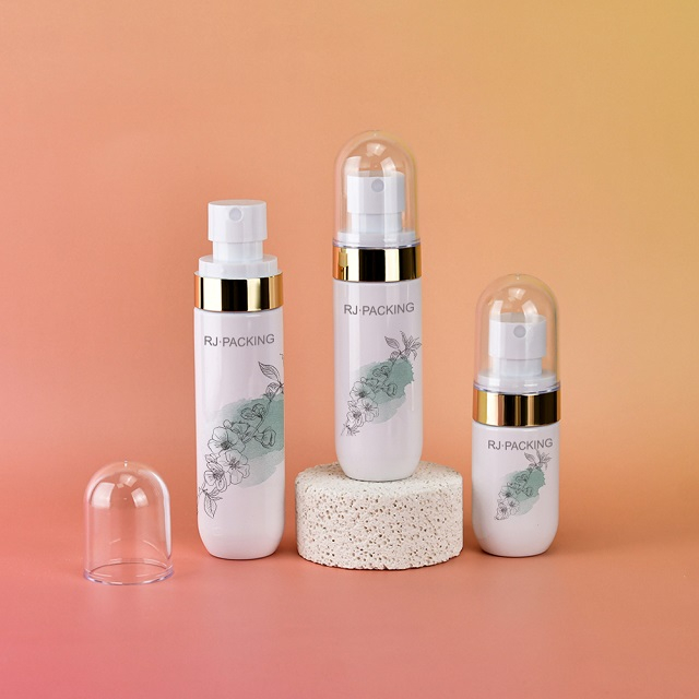 Tragbare Spr&uuml;hflasche aus mattem, mattiertem Kunststoff