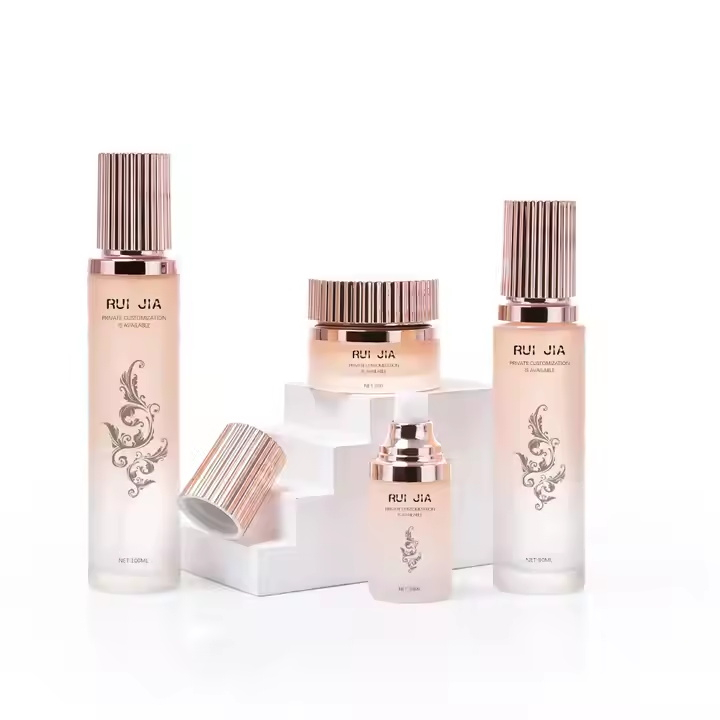 Bouteille de pompe &agrave; essence de s&eacute;rum de lotion en verre de cylindre
